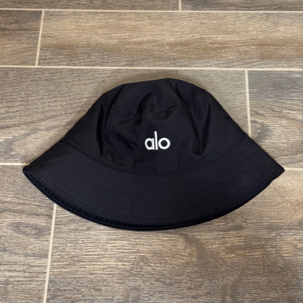 ALO Yoga Black Bucket Hat Minimalist Design